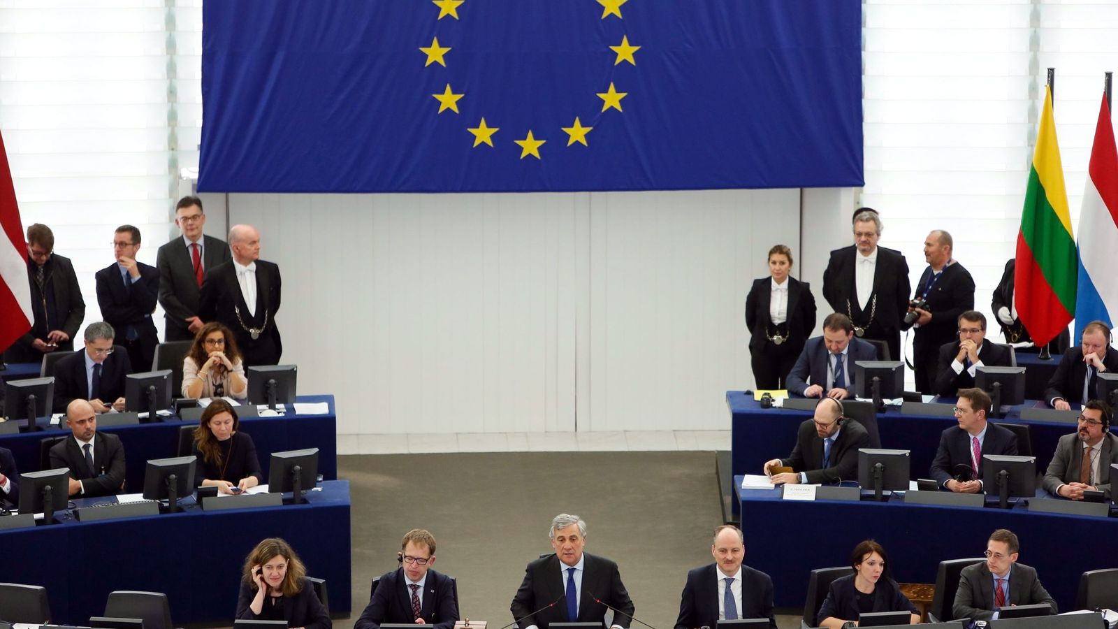 Eurodiputados hacen frente contra grandes tecnológicas